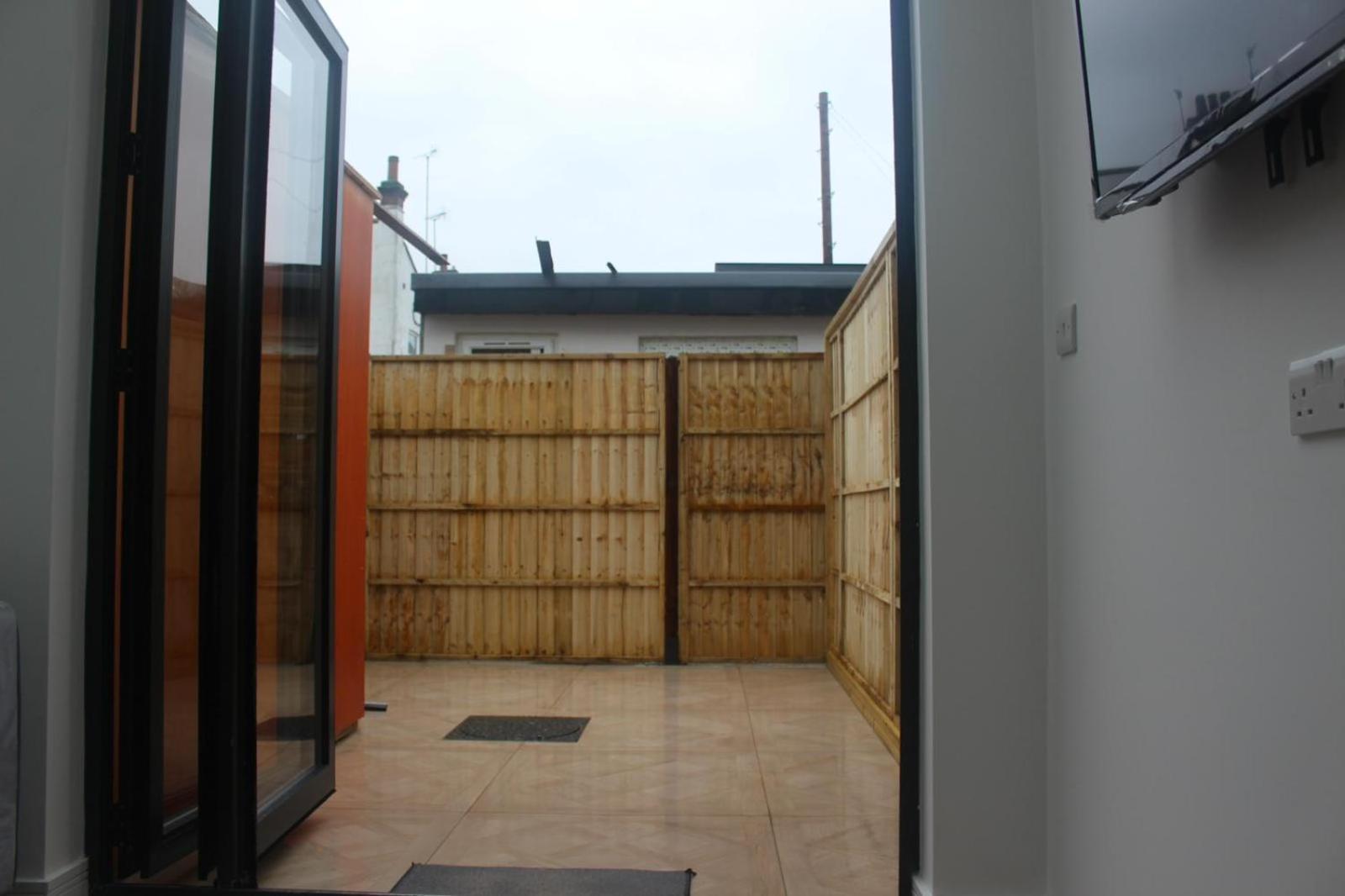 Luxurious London Studios Harrow Exterior foto